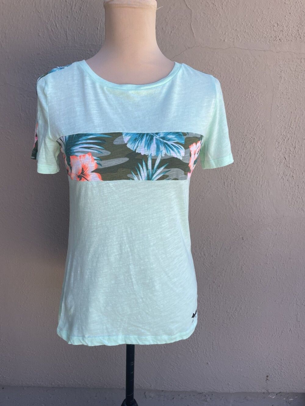 XS VICTORIA'S SECRET PINK SHORT SLEEVE Mint Green T-SHIRT TROPICAL FLOWERS